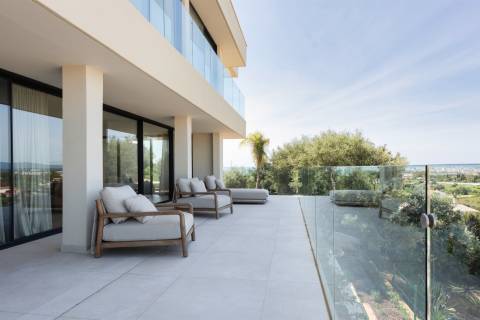 Vila de Luxo com Piscina Infinita e Incrível Vista-Mar