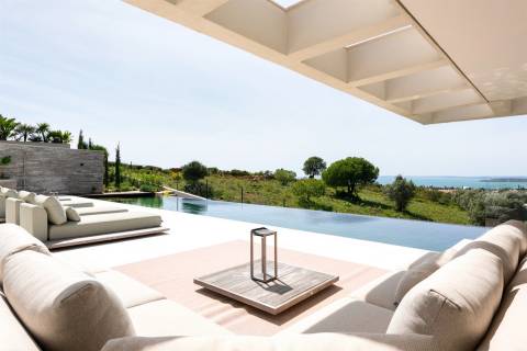 Vila de Luxo com Piscina Infinita e Incrível Vista-Mar