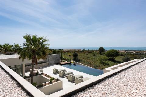 Vila de Luxo com Piscina Infinita e Incrível Vista-Mar
