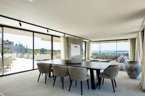 Vila de Luxo com Piscina Infinita e Incrível Vista-Mar