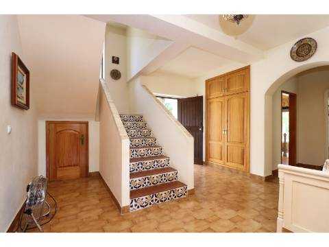 Villa privada com lote de 1.515 m2 a poucos minutos a pé da praia