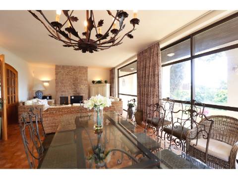 Villa privada com lote de 1.515 m2 a poucos minutos a pé da praia