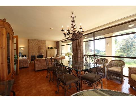 Villa privada com lote de 1.515 m2 a poucos minutos a pé da praia