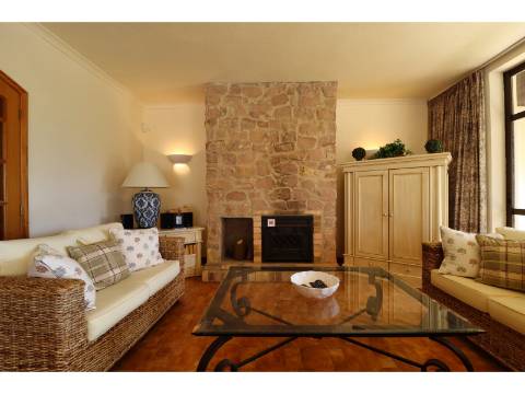 Villa privada com lote de 1.515 m2 a poucos minutos a pé da praia