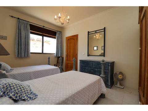 Villa privada com lote de 1.515 m2 a poucos minutos a pé da praia