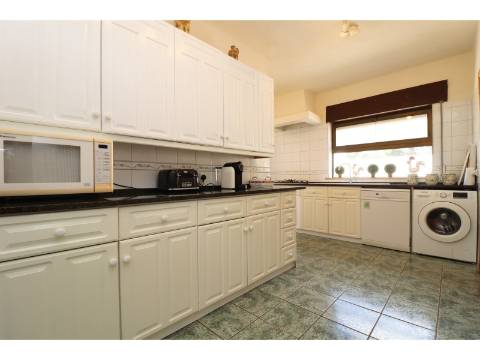 Villa privada com lote de 1.515 m2 a poucos minutos a pé da praia