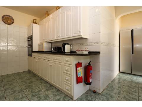 Villa privada com lote de 1.515 m2 a poucos minutos a pé da praia