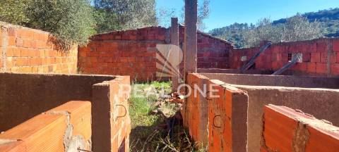 Terreno rústico com 4.555 m2 com armazém