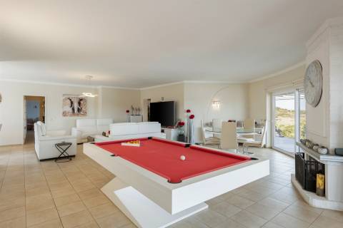 Moradia Isolada com Piscina, Lago Privado e Total Privacidade