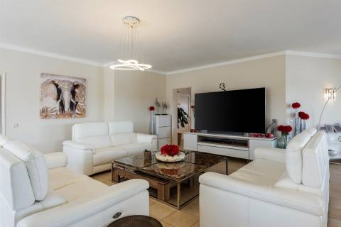 Moradia Isolada com Piscina, Lago Privado e Total Privacidade