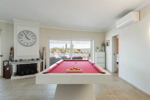 Moradia Isolada com Piscina, Lago Privado e Total Privacidade