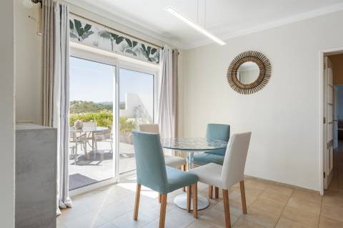 Moradia Isolada com Piscina, Lago Privado e Total Privacidade