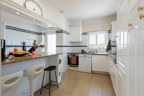 Moradia Isolada com Piscina, Lago Privado e Total Privacidade