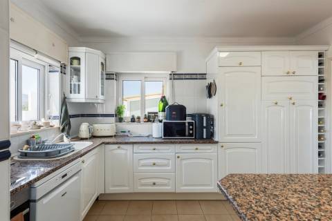 Moradia Isolada com Piscina, Lago Privado e Total Privacidade