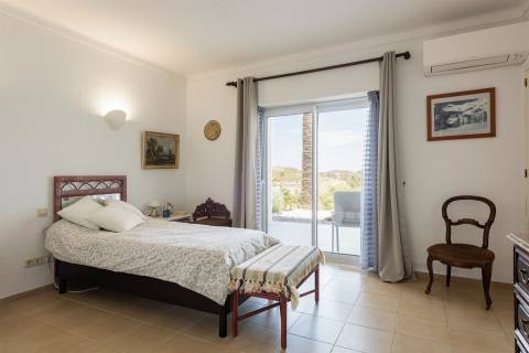 Moradia Isolada com Piscina, Lago Privado e Total Privacidade