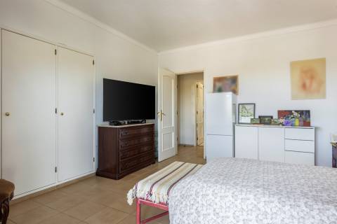 Moradia Isolada com Piscina, Lago Privado e Total Privacidade