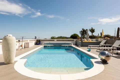 Moradia Isolada com Piscina, Lago Privado e Total Privacidade