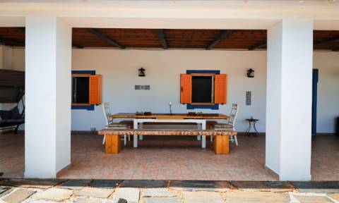 Moradia Independente com Estúdio e Piscina — Privacidade Total e Espaço Exterior Único