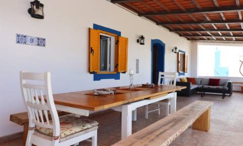 Moradia Independente com Estúdio e Piscina — Privacidade Total e Espaço Exterior Único