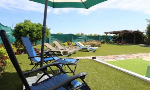 Moradia Independente com Estúdio e Piscina — Privacidade Total e Espaço Exterior Único