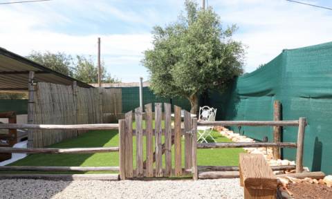 Moradia Independente com Estúdio e Piscina — Privacidade Total e Espaço Exterior Único