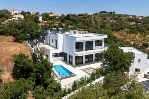 Villa excecional em S. Brás de Alportel - Fase final de construção