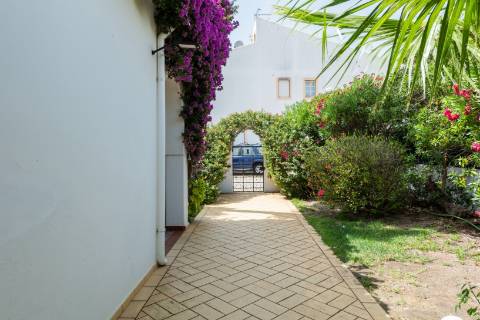 Moradia Privada em Olhos de Agua, perto da praia.