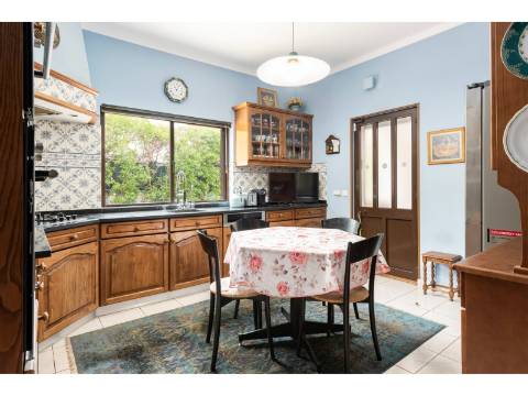 Moradia Privada em Olhos de Agua, perto da praia.