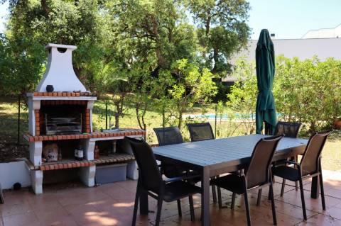 Charmosa Moradia Jardim Privativo e Piscina – a Poucos Minutos da Praia