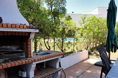 Charmosa Moradia Jardim Privativo e Piscina – a Poucos Minutos da Praia