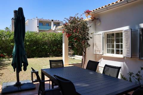 Charmosa Moradia Jardim Privativo e Piscina – a Poucos Minutos da Praia