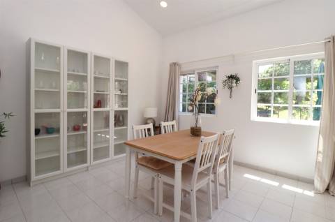 Charmosa Moradia Jardim Privativo e Piscina – a Poucos Minutos da Praia