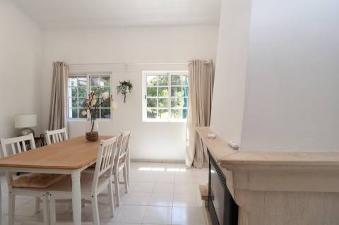 Charmosa Moradia Jardim Privativo e Piscina – a Poucos Minutos da Praia