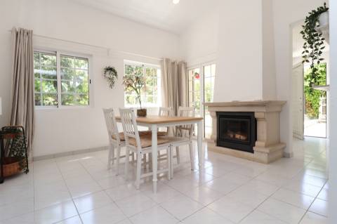 Charmosa Moradia Jardim Privativo e Piscina – a Poucos Minutos da Praia