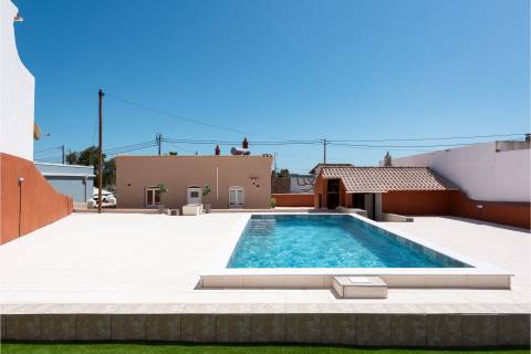 Totalmente Remodelada – Moradia T3 com Piscina, Jardim e terreno de 1.015m2