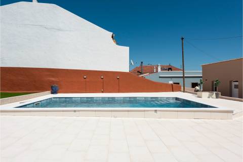 Totalmente Remodelada – Moradia T3 com Piscina, Jardim e terreno de 1.015m2