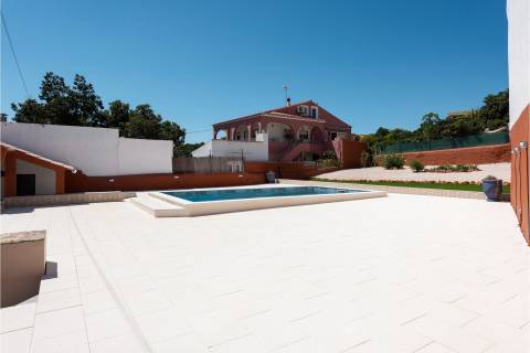 Totalmente Remodelada – Moradia T3 com Piscina, Jardim e terreno de 1.015m2