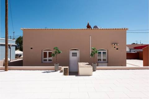 Totalmente Remodelada – Moradia T3 com Piscina, Jardim e terreno de 1.015m2