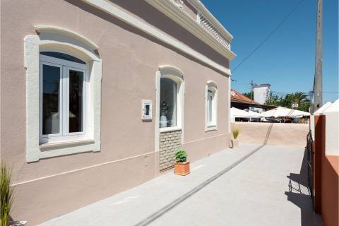 Totalmente Remodelada – Moradia T3 com Piscina, Jardim e terreno de 1.015m2