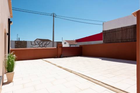 Totalmente Remodelada – Moradia T3 com Piscina, Jardim e terreno de 1.015m2