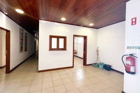 Loja em Albufeira com 206 m2