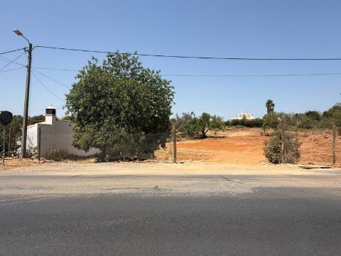 Terreno com 3.930 m2, em Albufeira