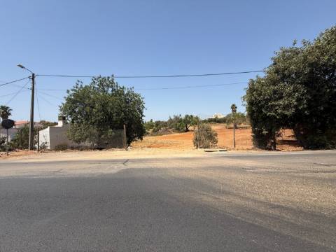 Terreno com 3.930 m2, em Albufeira