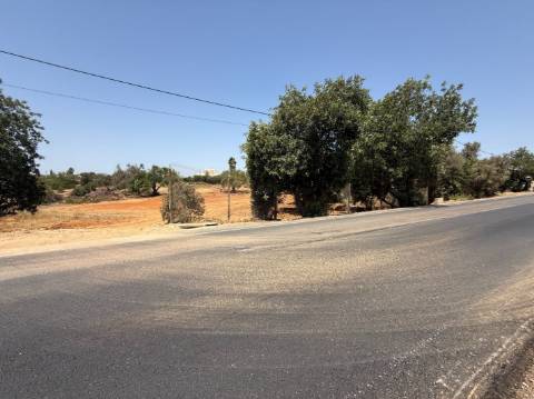 Terreno com 3.930 m2, em Albufeira