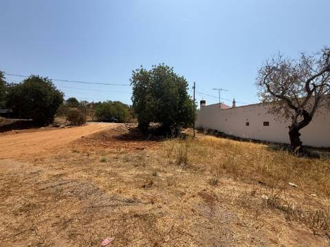 Terreno com 3.930 m2, em Albufeira