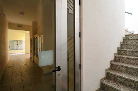 Loja no centro de algoz