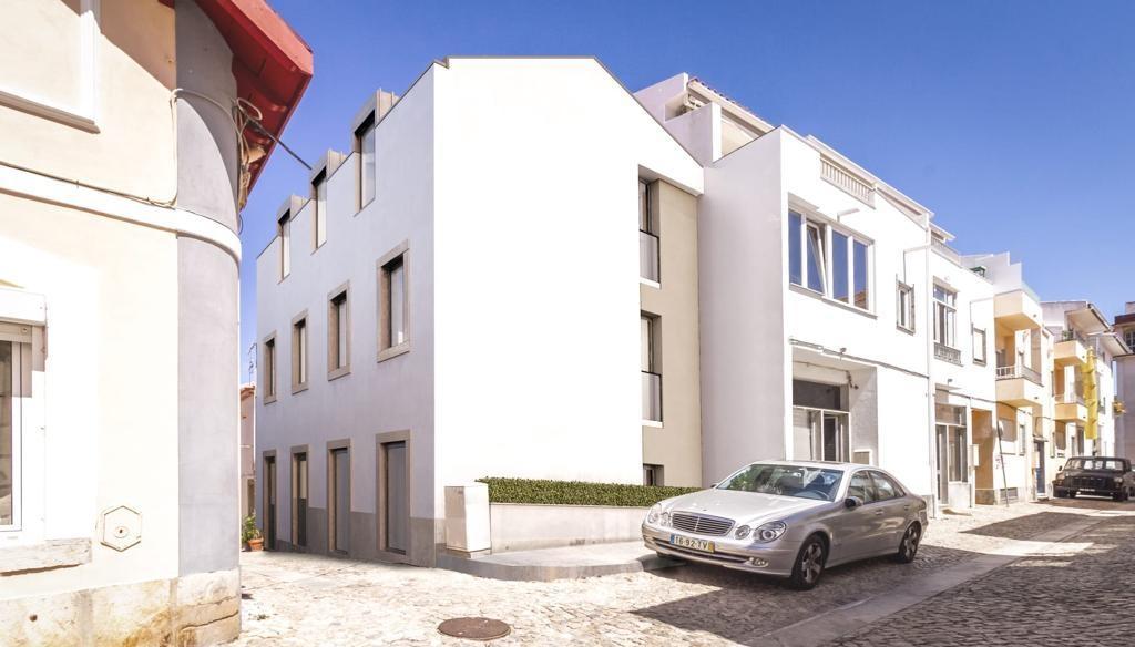 Prédio com projecto aprovado para 3 apartamentos