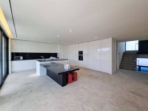 Fantástica Moradia entre Olhos de Agua e Vilamoura