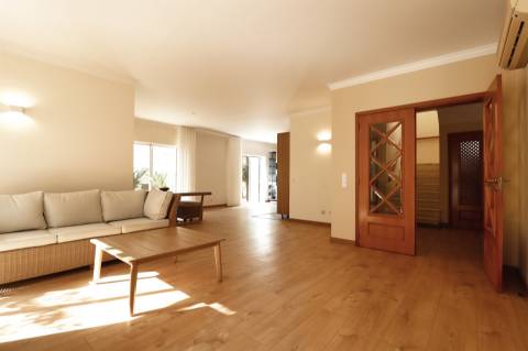 Moradia V2 + 1  Vista Mar em Vila de Pêra