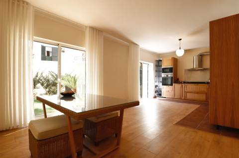 Moradia V2 + 1  Vista Mar em Vila de Pêra